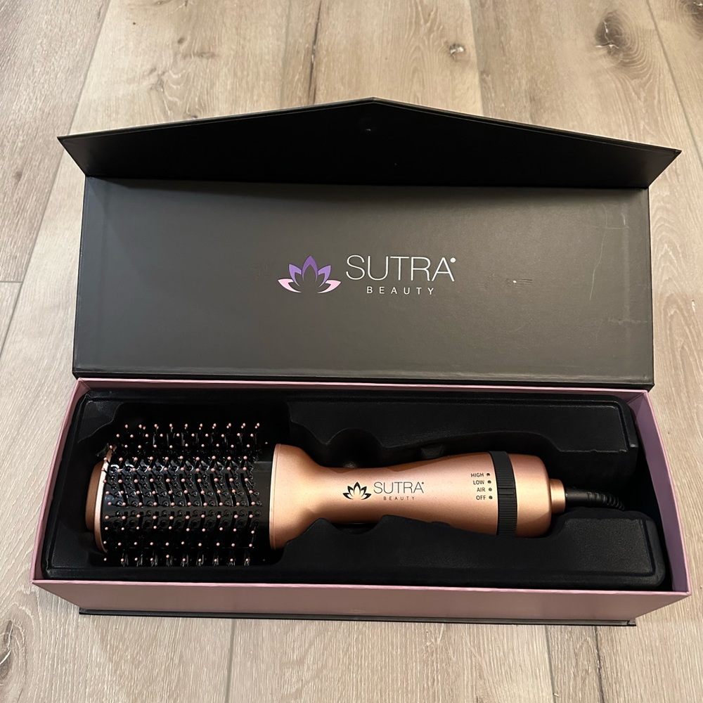 Sutra - Professional 3 inch blow out brush.